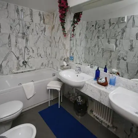Excelsior Bay 호텔 4*
